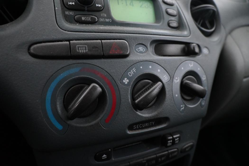 TOYOTA Yaris 1999