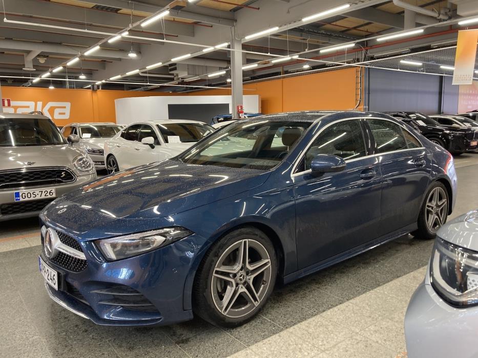 MERCEDES-BENZ A 2022