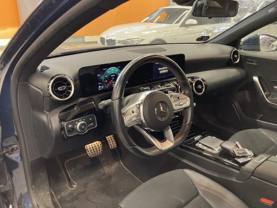 MERCEDES-BENZ A 2022
