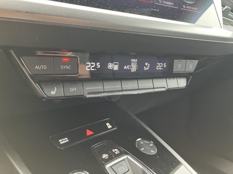 AUDI Q4 e-tron 2022
