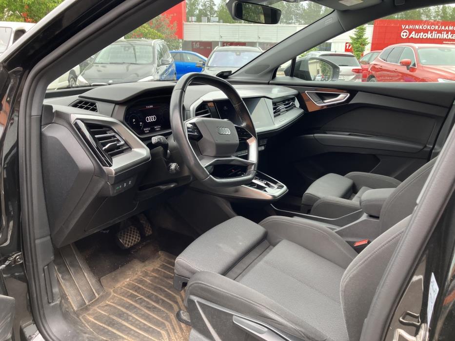 AUDI Q4 e-tron 2022