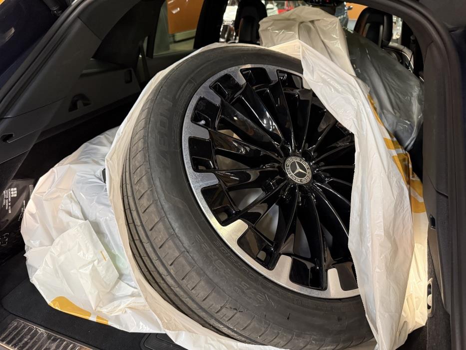 MERCEDES-BENZ EQS SUV 2023