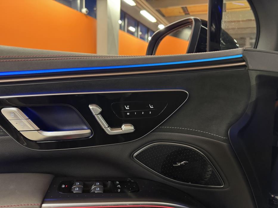 MERCEDES-BENZ EQS SUV 2023