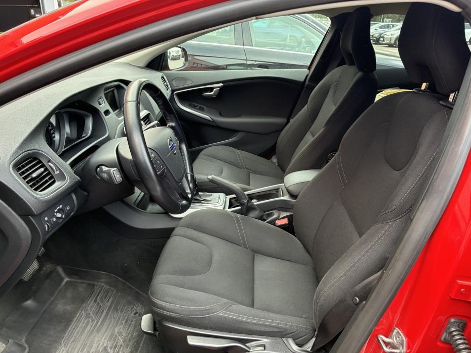 VOLVO V40 2014