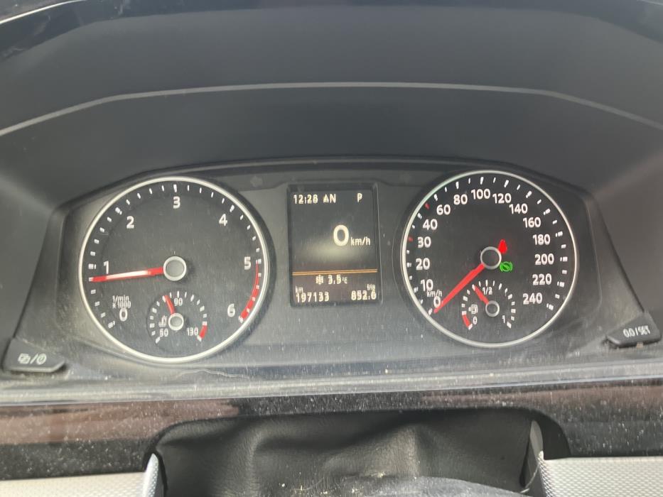 VOLKSWAGEN Multivan 2016