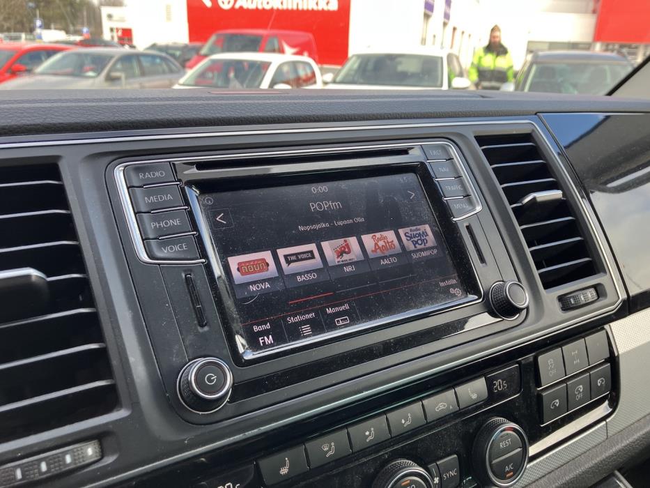 VOLKSWAGEN Multivan 2016