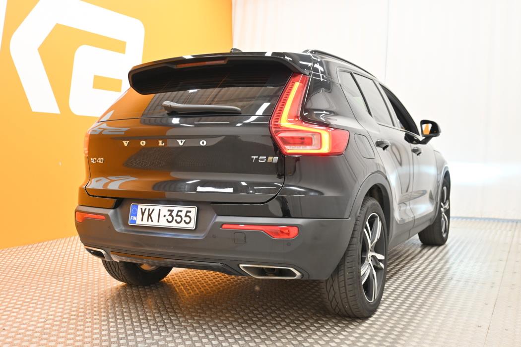 VOLVO XC40 2020