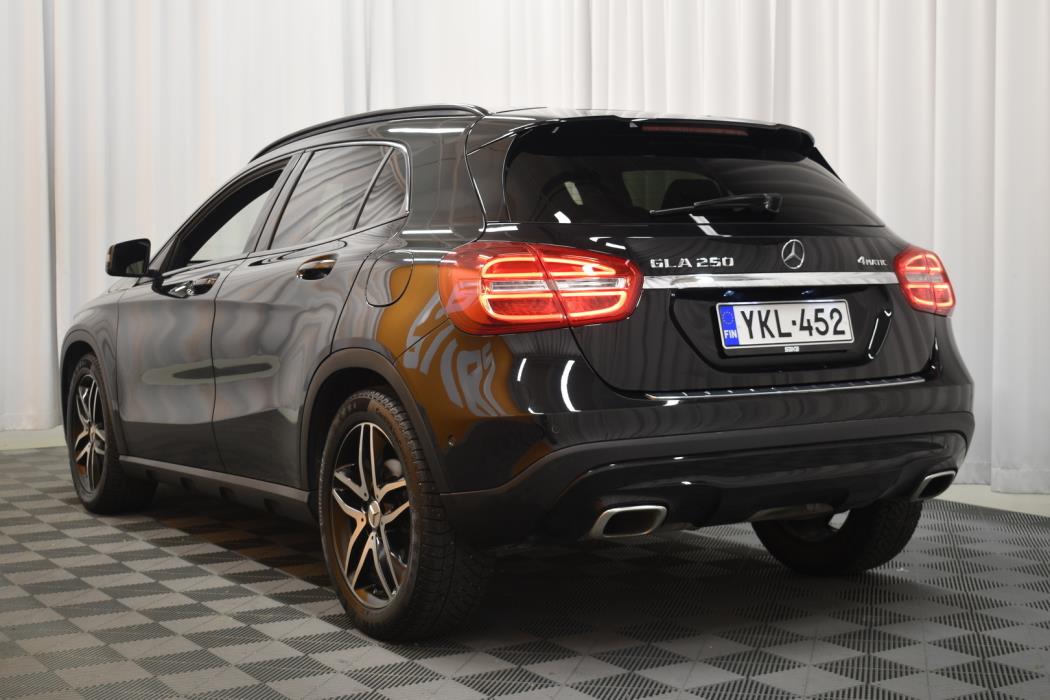 MERCEDES-BENZ GLA 2015