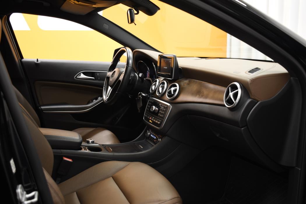 MERCEDES-BENZ GLA 2015