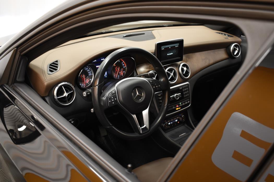 MERCEDES-BENZ GLA 2015