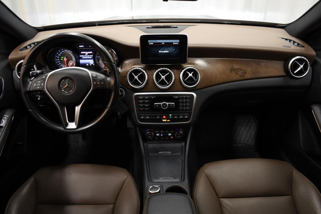 MERCEDES-BENZ GLA 2015