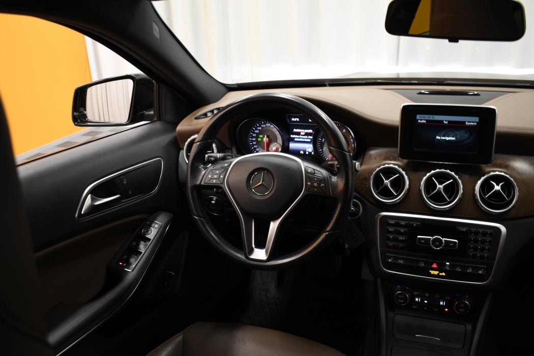 MERCEDES-BENZ GLA 2015