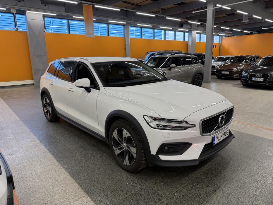 VOLVO V60 Cross Country 2022