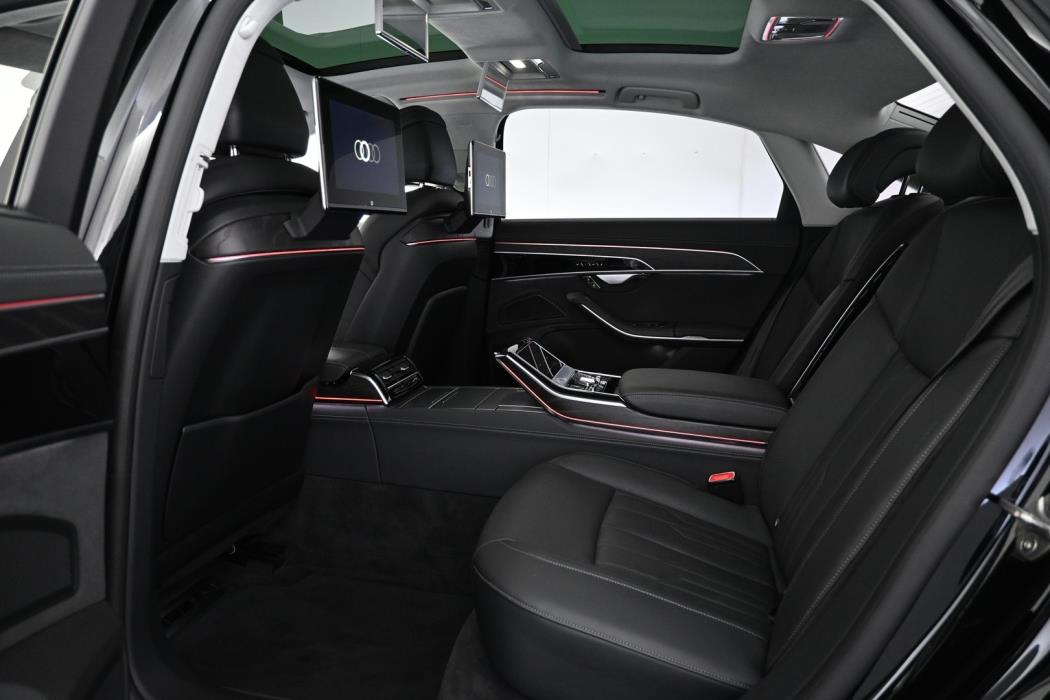 AUDI A8 2022