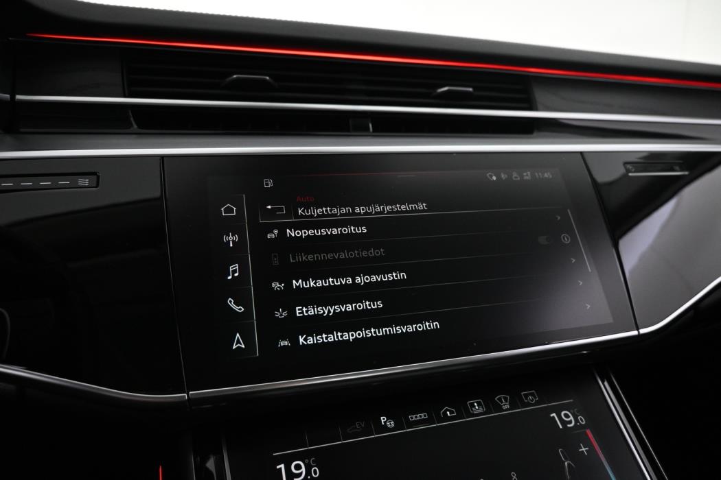 AUDI A8 2022