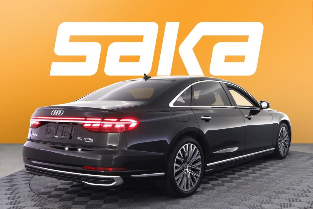 AUDI A8 2022