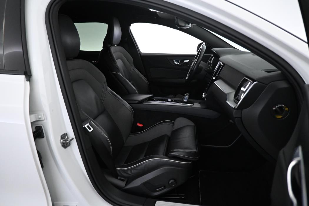 VOLVO V60 2021