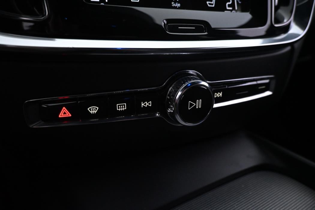 VOLVO V60 2021