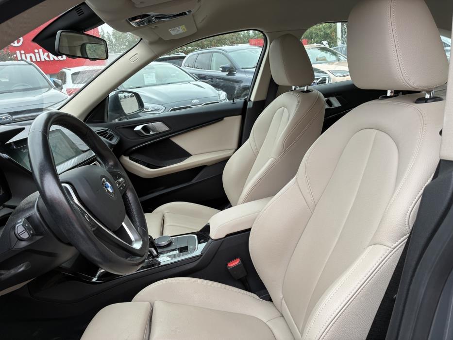 BMW 218 2022