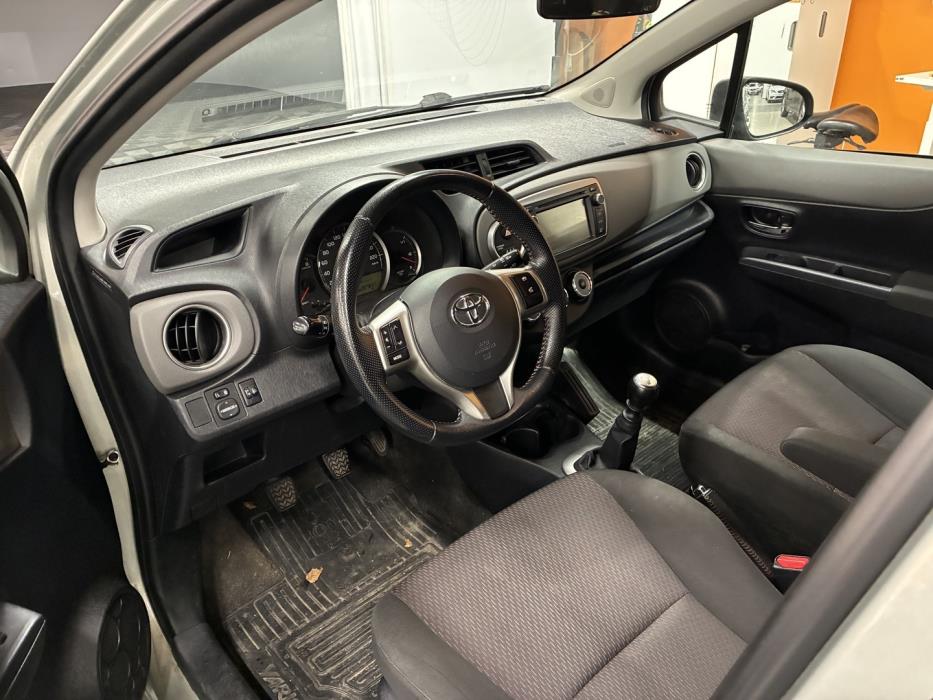 TOYOTA Yaris 2012