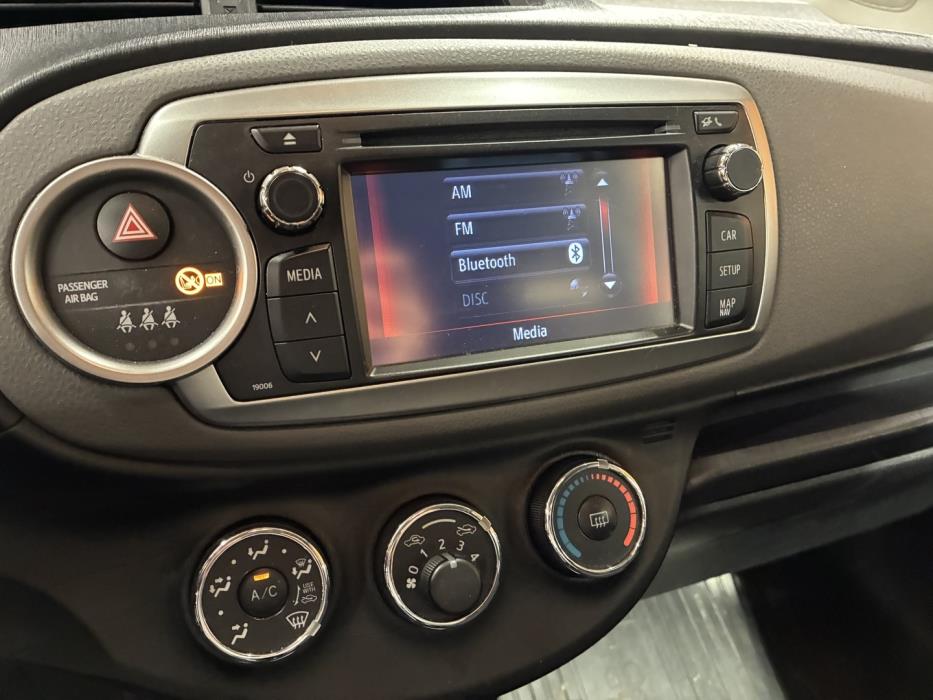 TOYOTA Yaris 2012