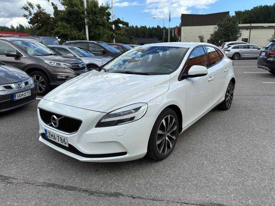 VOLVO V40 2019