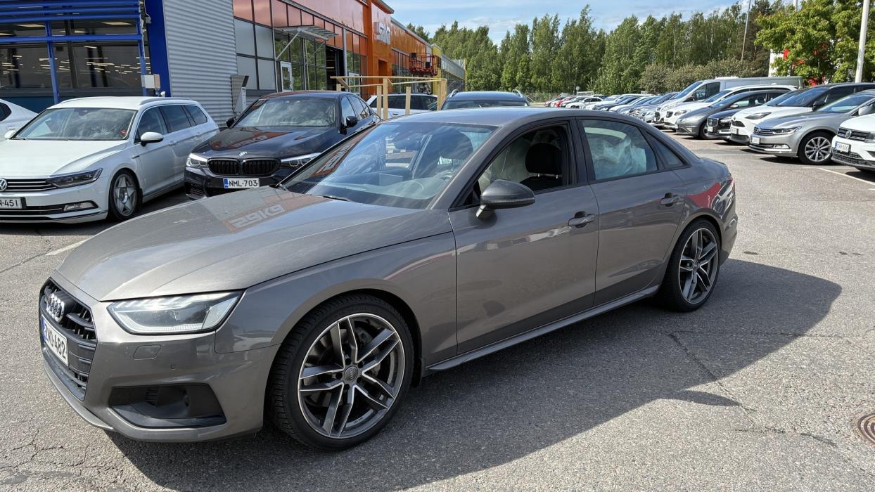 AUDI A4 2021
