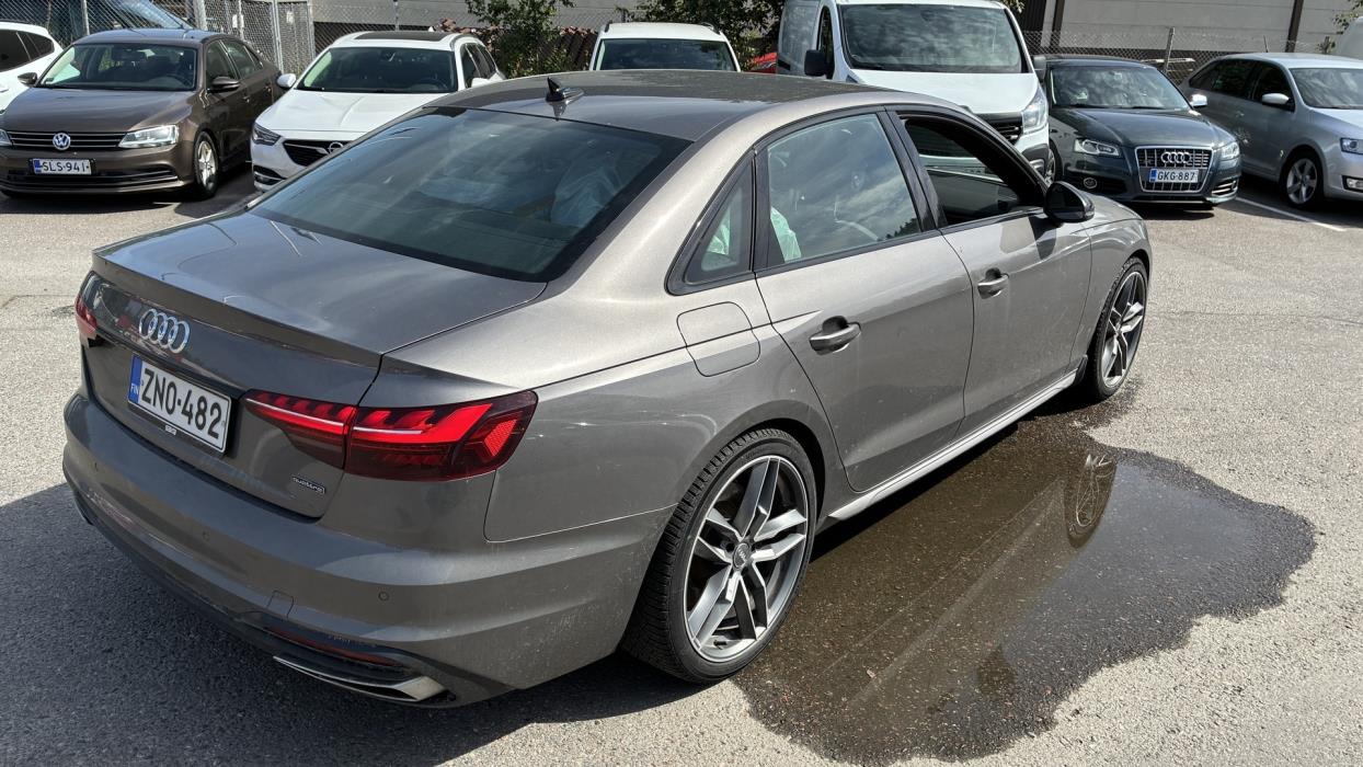 AUDI A4 2021