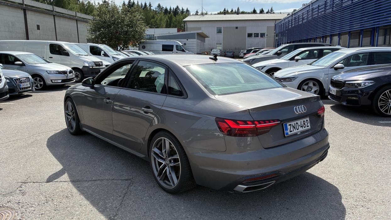 AUDI A4 2021