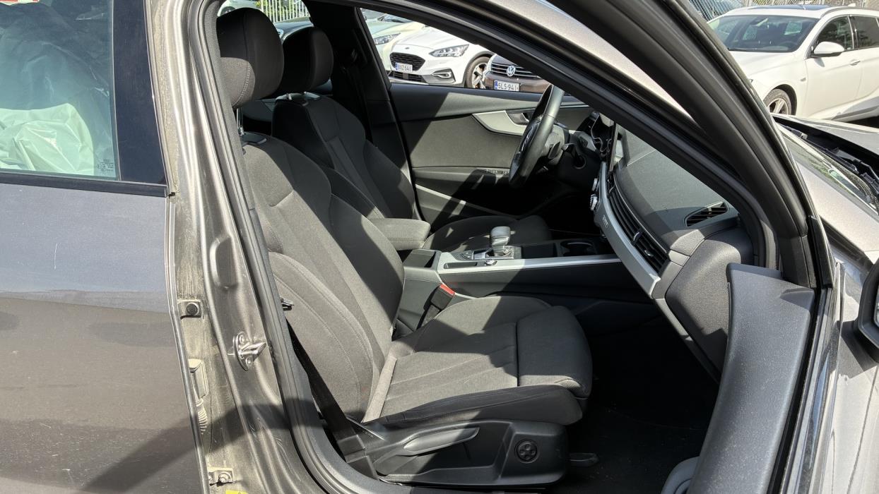 AUDI A4 2021