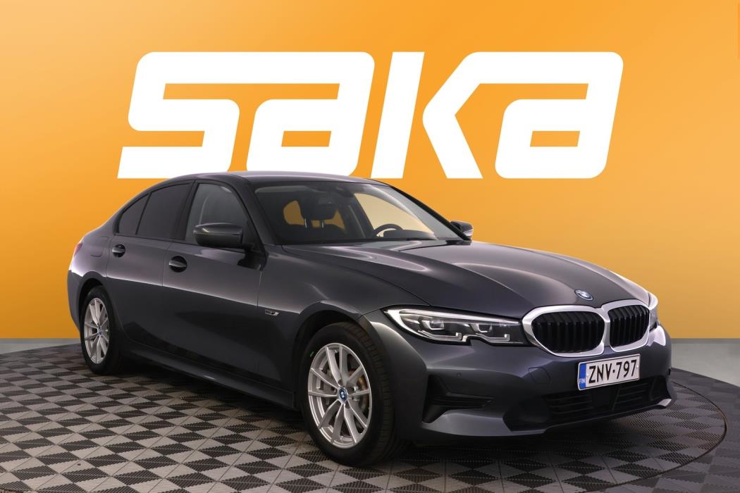 BMW 330 2022
