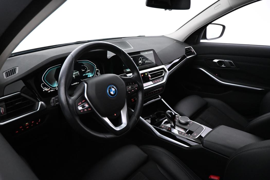 BMW 330 2022