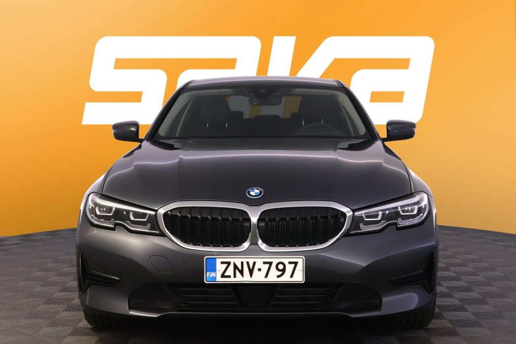 BMW 330 2022