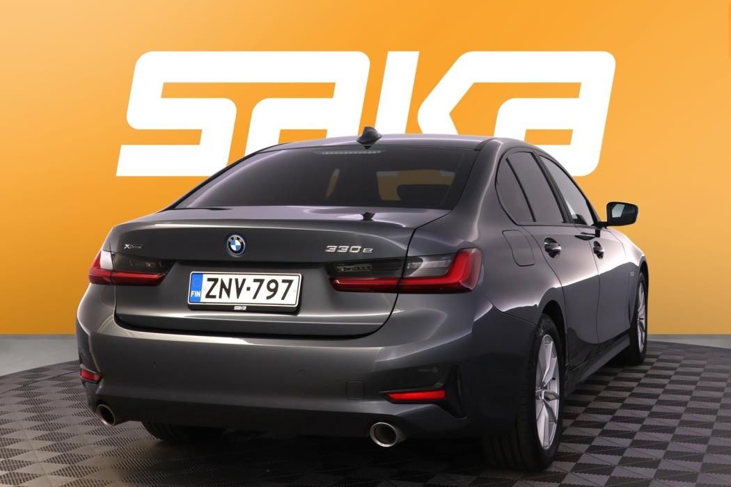 BMW 330 2022