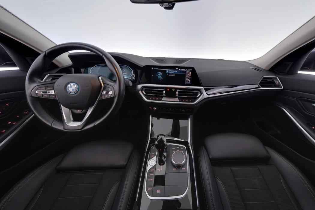 BMW 330 2022