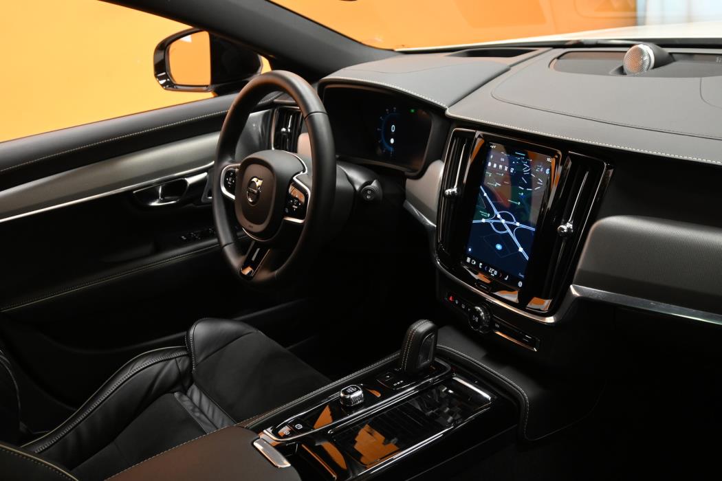 VOLVO V90 2022