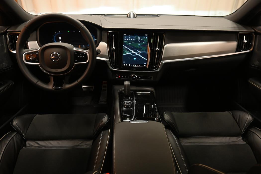 VOLVO V90 2022
