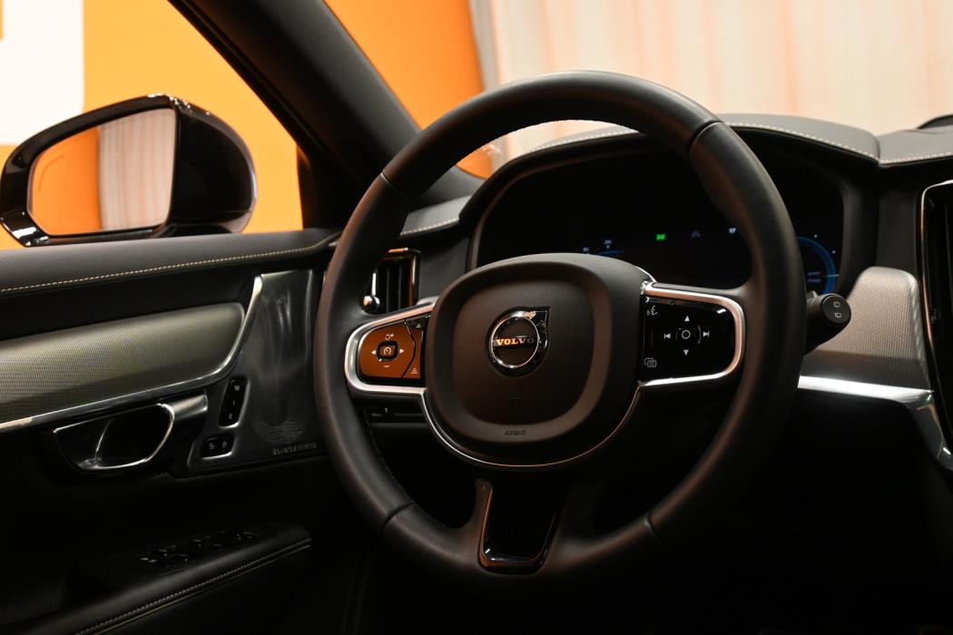 VOLVO V90 2022