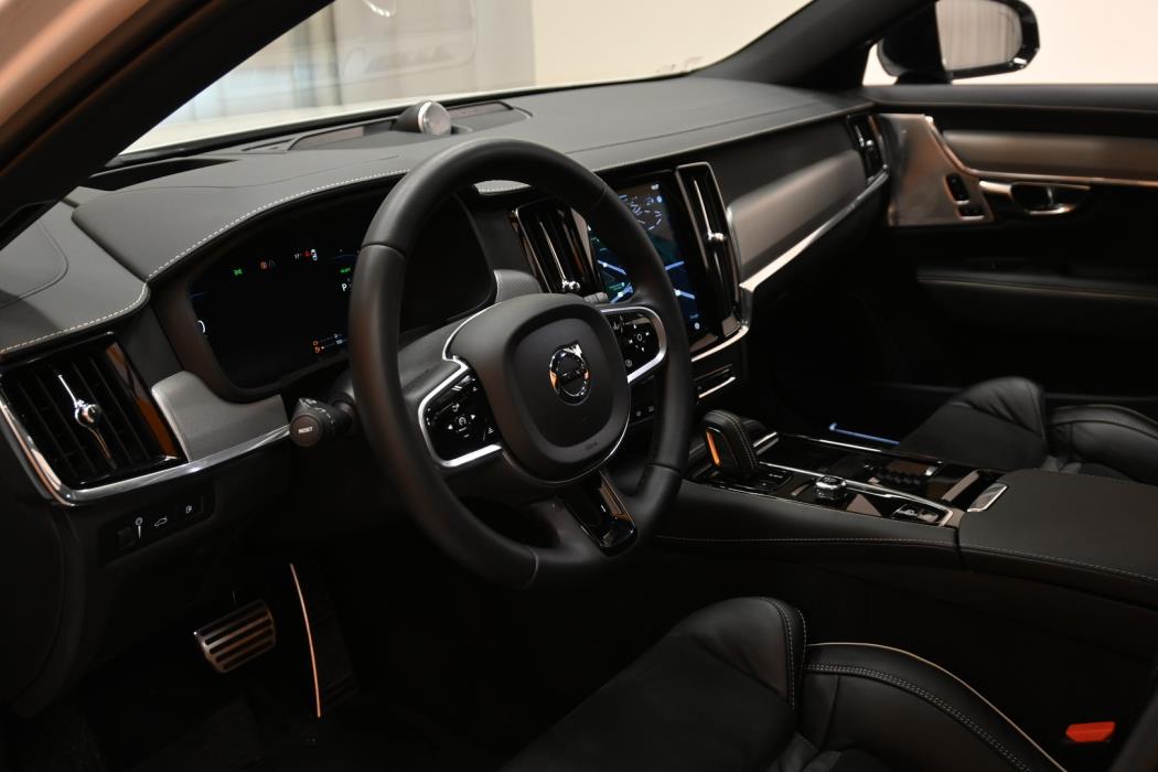 VOLVO V90 2022