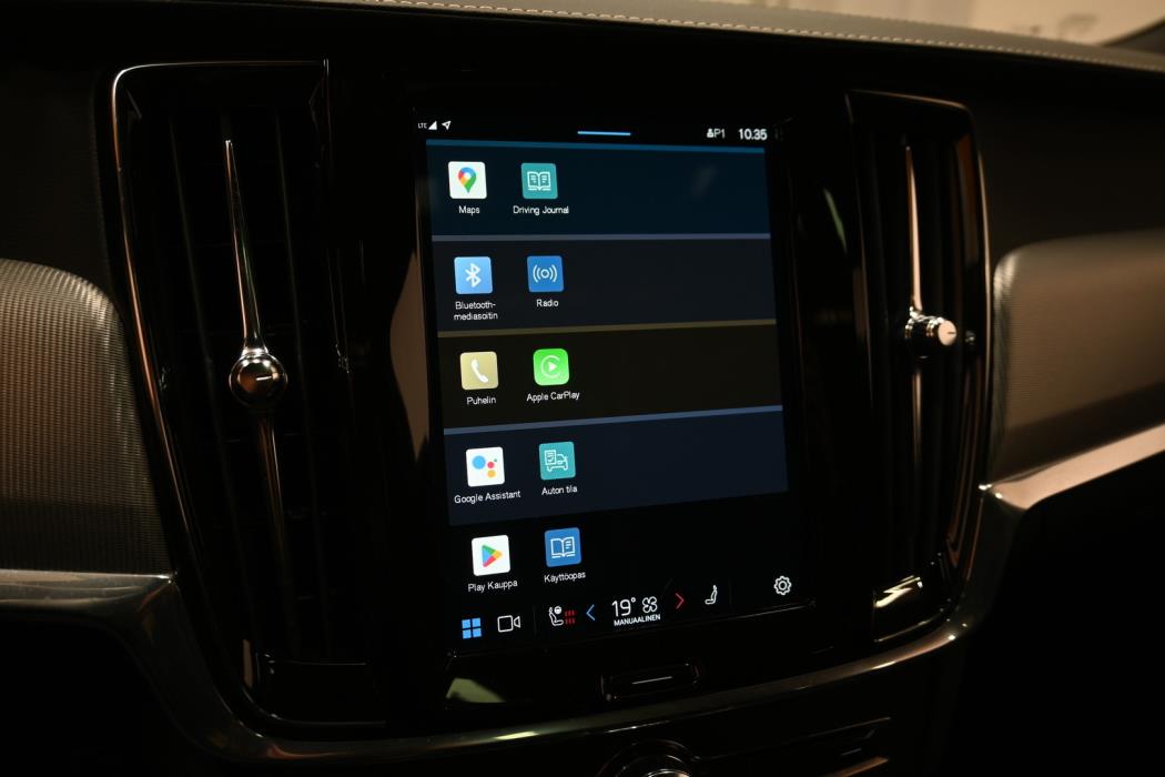 VOLVO V90 2022