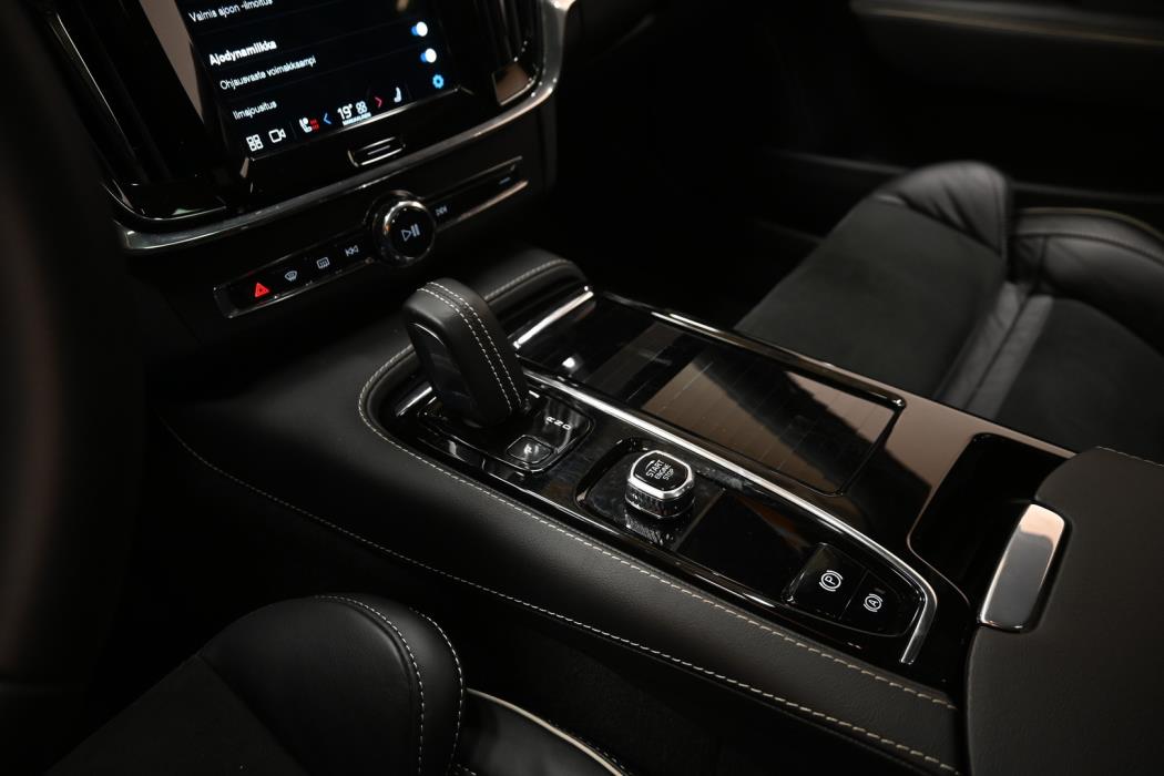 VOLVO V90 2022