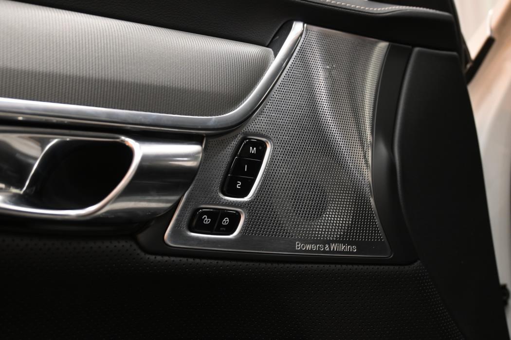 VOLVO V90 2022