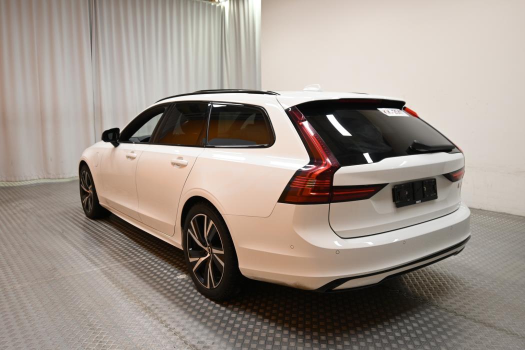 VOLVO V90 2022