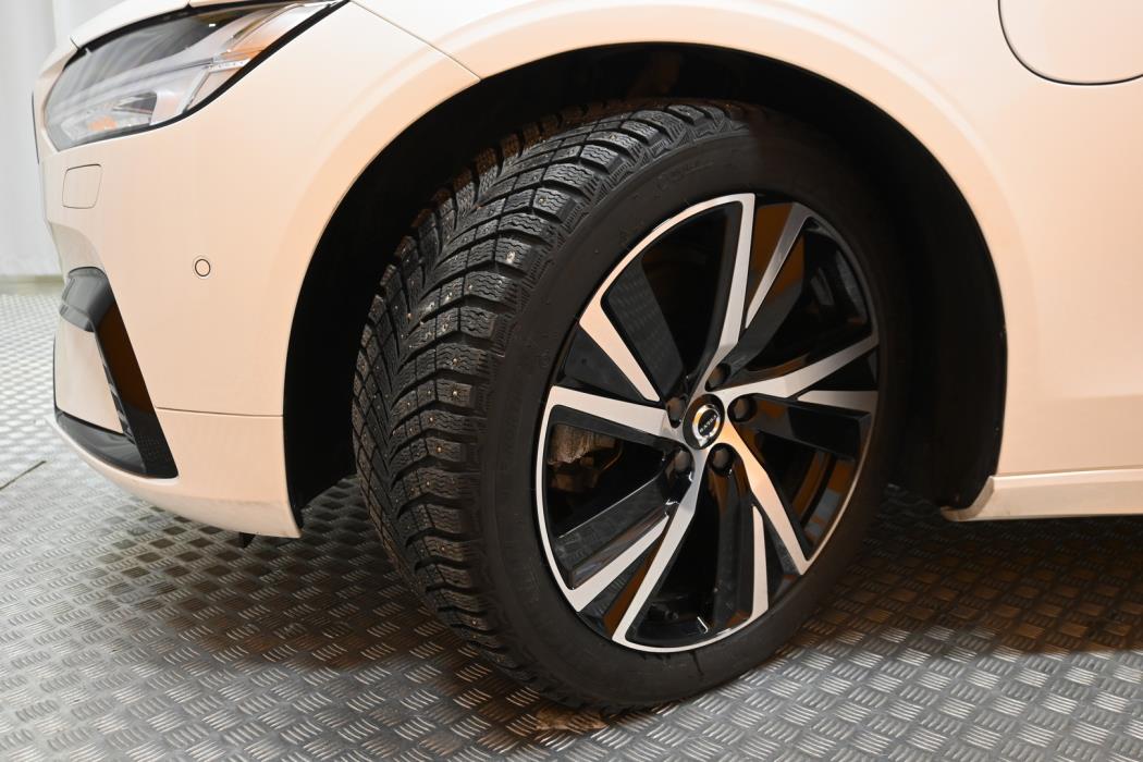 VOLVO V90 2022