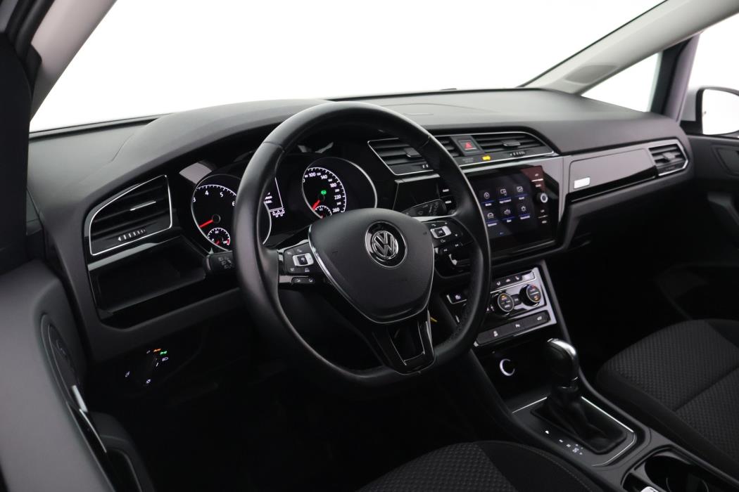 VOLKSWAGEN Touran 2017