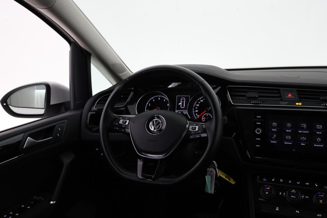 VOLKSWAGEN Touran 2017