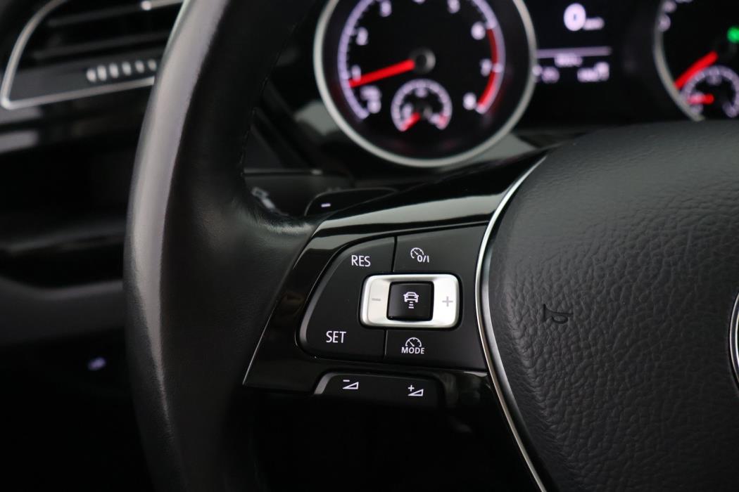 VOLKSWAGEN Touran 2017