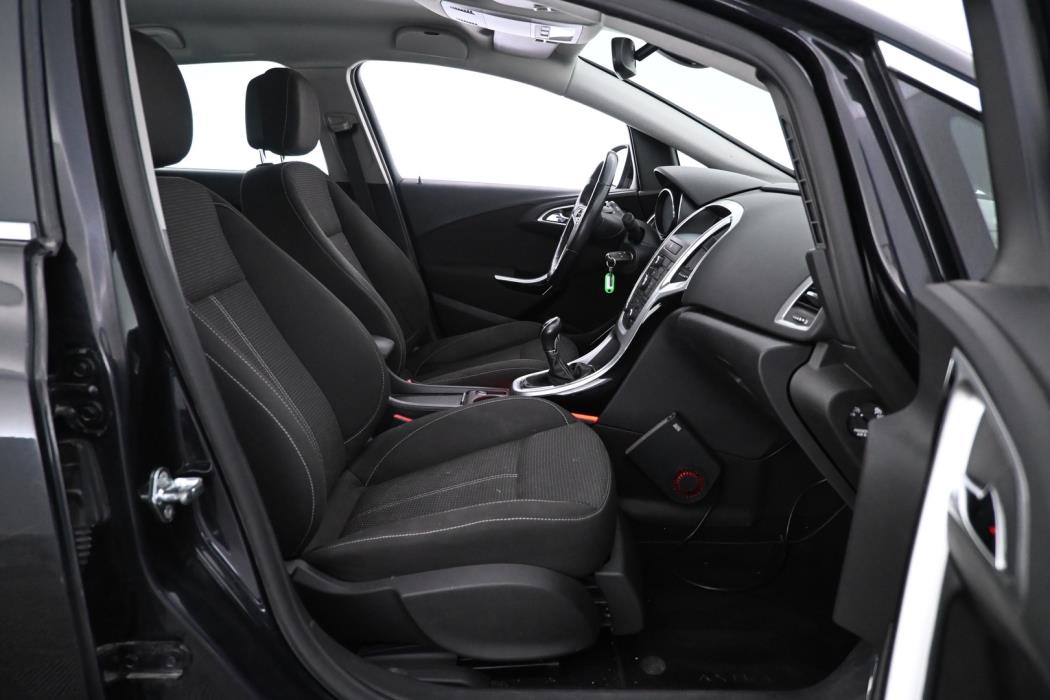 OPEL Astra 2011