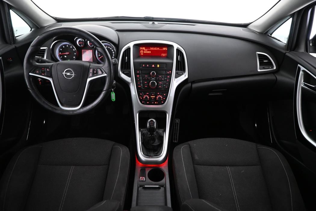 OPEL Astra 2011