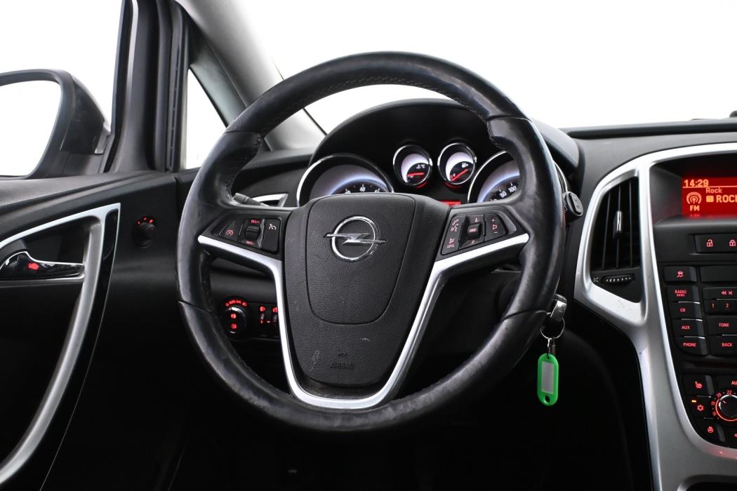 OPEL Astra 2011